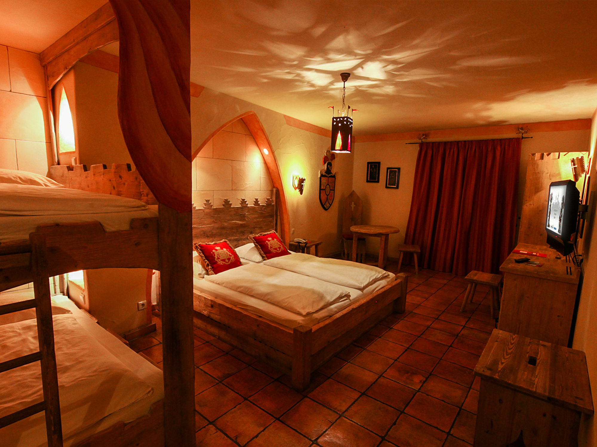 4-Sterne Burghotel Castillo Alcazar, Europa-Park Freizeitpark & Erlebnis-Resort Rust Buitenkant foto